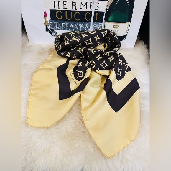 πLOUIS VUITTON Monogram Silk Scarf w/Tag - Picture 9 of 11